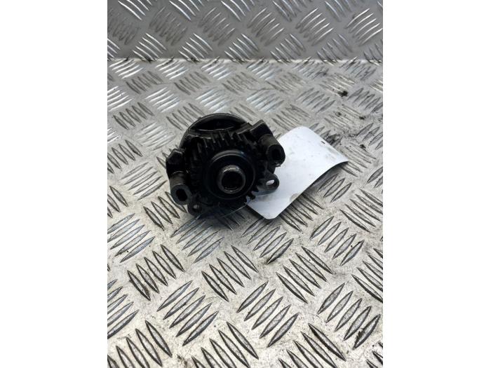 Używane Pompa wodna Opel Vivaro A 2.5 DTI 16V Cena € 20,00 Procedura marży oferowane przez EU Engines & Parts BV