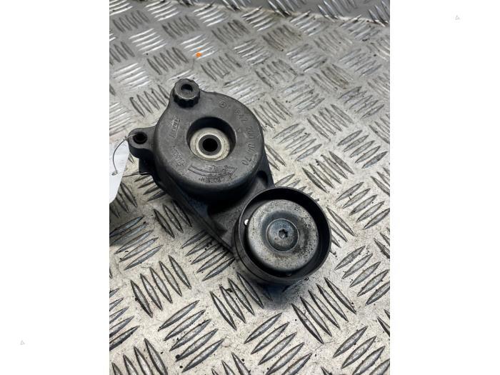 Usados Tensor correa múltiple Mercedes Vito (639.6) 3.2 122 V6 18V Precio € 25,00 Norma de margen ofrecido por EU Engines & Parts BV
