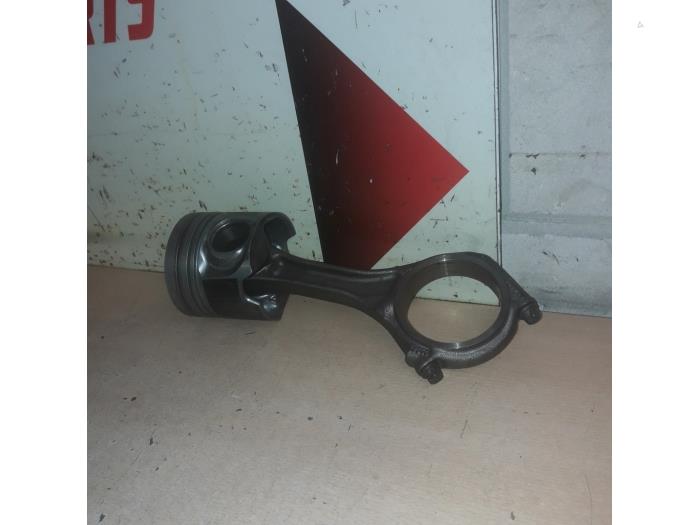 Usagé Piston Audi Q7 (4LB) 3.0 TDI V6 24V Prix € 125,00 Règlement à la marge proposé par EU Engines & Parts BV