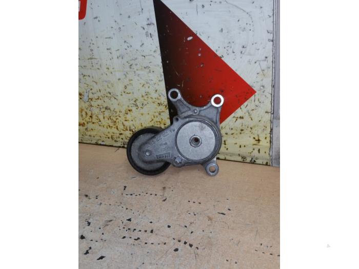 Gebrauchte Spannrolle Multiriemen Mercedes B (W246/W242) 2.0 B-200 NGD 16V Preis € 25,00 Margenregelung angeboten von EU Engines & Parts BV