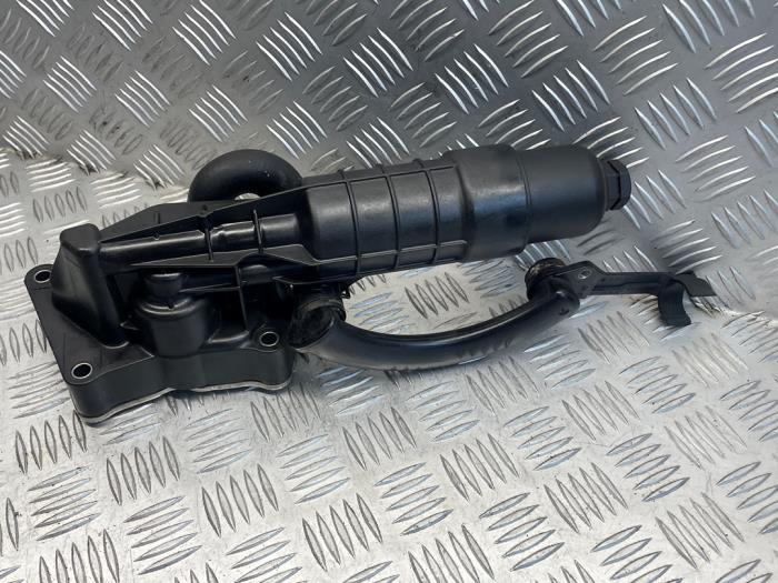 Gebrauchte Ölfiltergehäuse Mercedes C (W204) 1.8 C-180 CGI 16V Preis € 35,00 Margenregelung angeboten von EU Engines & Parts BV