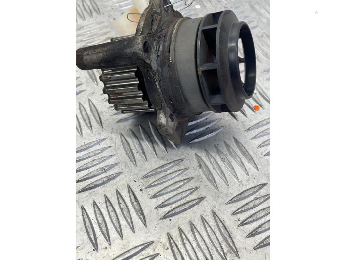 Pompe à eau d'un Volkswagen Crafter 2.0 TDI 2015