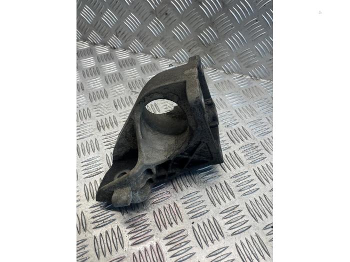 Used Engine mount Landrover Range Rover IV (LG) 4.4 SDV8 32V Price € 35,00 Margin scheme offered by EU Engines & Parts BV