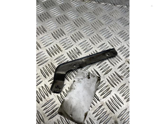 Used Engine mount Mercedes Sprinter 3,5t (906.63) 213 CDI 16V Price € 10,00 Margin scheme offered by EU Engines & Parts BV