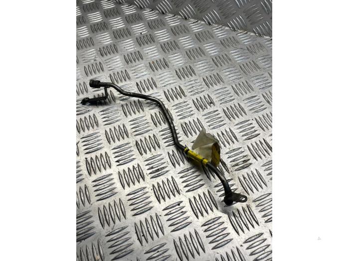 Usagé Conduit de carburant Mercedes E (W212) E-200 CDI 16V BlueEfficiency,BlueTEC Prix € 15,00 Règlement à la marge proposé par EU Engines & Parts BV