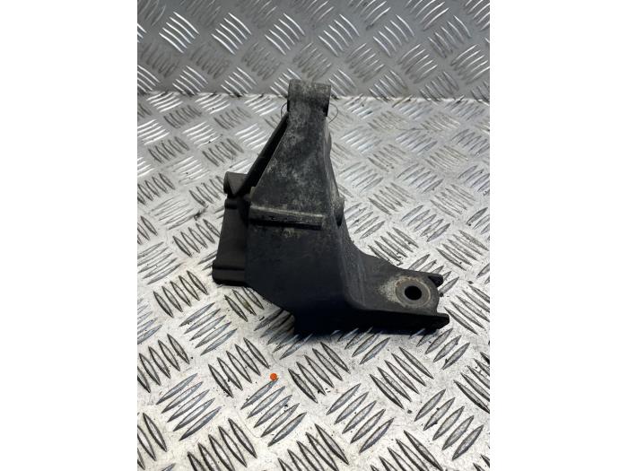 Used Engine mount Volkswagen LT II 2.5 TDi Price € 30,00 Margin scheme offered by EU Engines & Parts BV