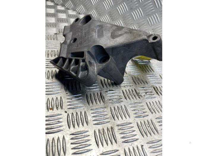 Used Engine mount Volkswagen Transporter/Caravelle T5 1.9 TDi Price € 30,00 Margin scheme offered by EU Engines & Parts BV