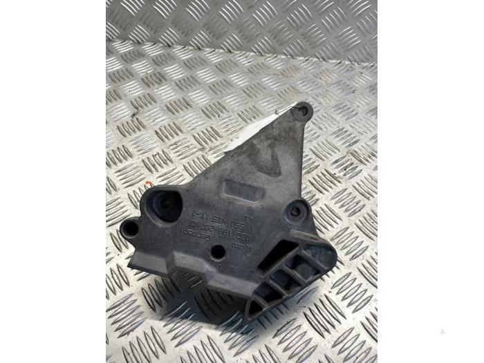 Used Engine mount Volkswagen Transporter/Caravelle T5 1.9 TDi Price € 30,00 Margin scheme offered by EU Engines & Parts BV