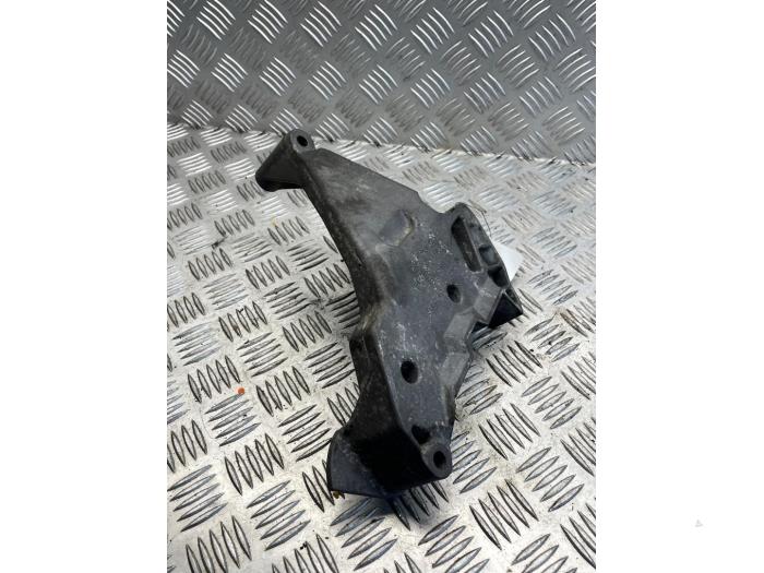 Usagé Support moteur Volkswagen Golf V (1K1) 1.9 TDI Prix € 30,00 Règlement à la marge proposé par EU Engines & Parts BV