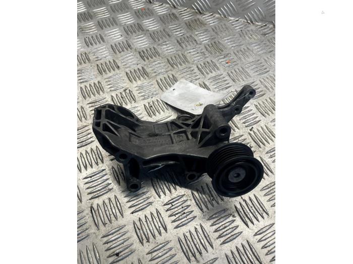 Used Alternator upper bracket Audi Q7 (4MB/4MG) 3.0 TDI V6 24V Price € 35,00 Margin scheme offered by EU Engines & Parts BV