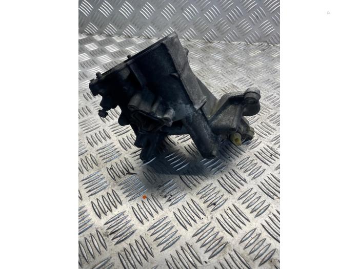 Gebrauchte Ölfilterhalter Renault Trafic New (FL) 2.0 dCi 16V 90 Preis € 50,00 Margenregelung angeboten von EU Engines & Parts BV