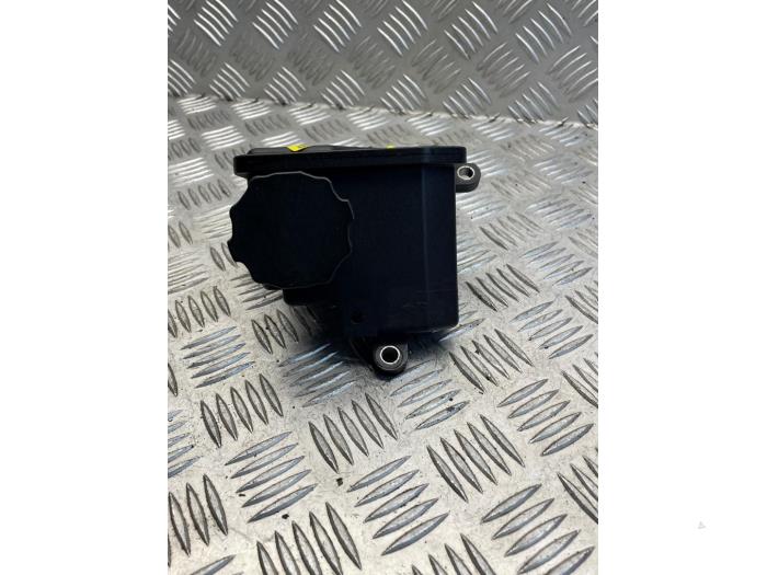 Begagnade Styrservotank Mercedes S (W221) 3.0 S-320 CDI 24V 4-Matic Pris € 25,00 Marginaltabell erbjuds av EU Engines & Parts BV