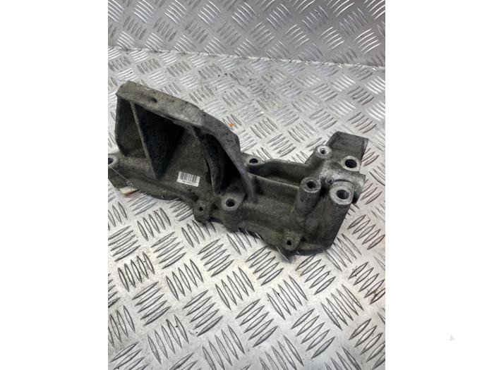 Used Engine mount Iveco New Daily VI 33S13, 35C13, 35S13 Price € 50,00 Margin scheme offered by EU Engines & Parts BV