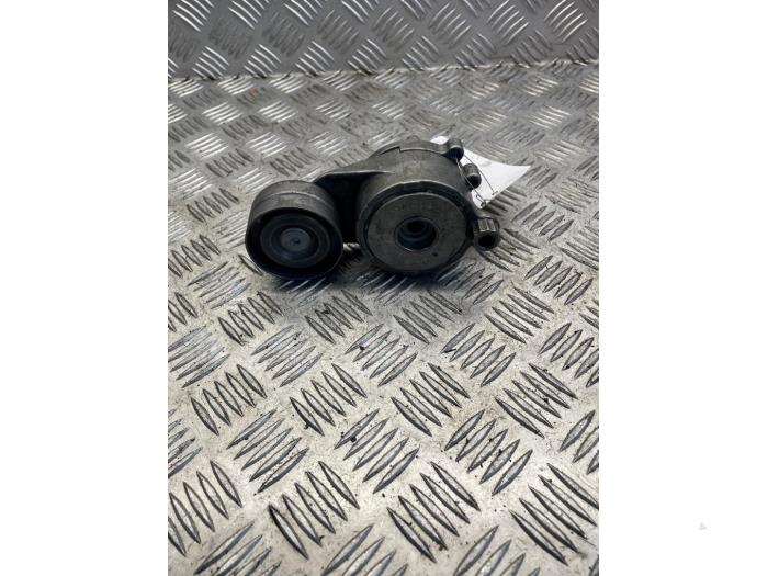 Usados Rodillo tensor correa múltiple Mercedes S (222.0/222.1) 3.0 S-350 BlueTEC, S-350d 24V Precio € 25,00 Norma de margen ofrecido por EU Engines & Parts BV