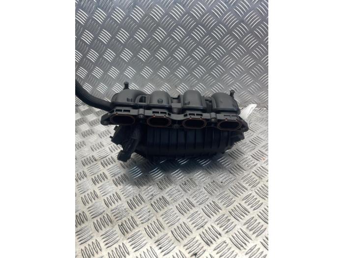 Używane Kolektor dolotowy Peugeot 308 CC (4B) 1.6 HDiF 16V Cena € 50,00 Procedura marży oferowane przez EU Engines & Parts BV