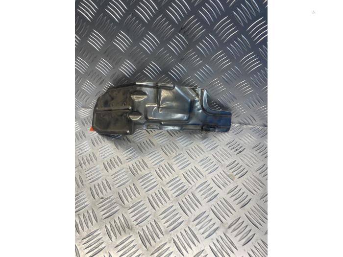 Begagnade Värmesköld Mercedes Vito (447.6) 2.0 116 CDI 16V Pris € 45,00 Marginaltabell erbjuds av EU Engines & Parts BV