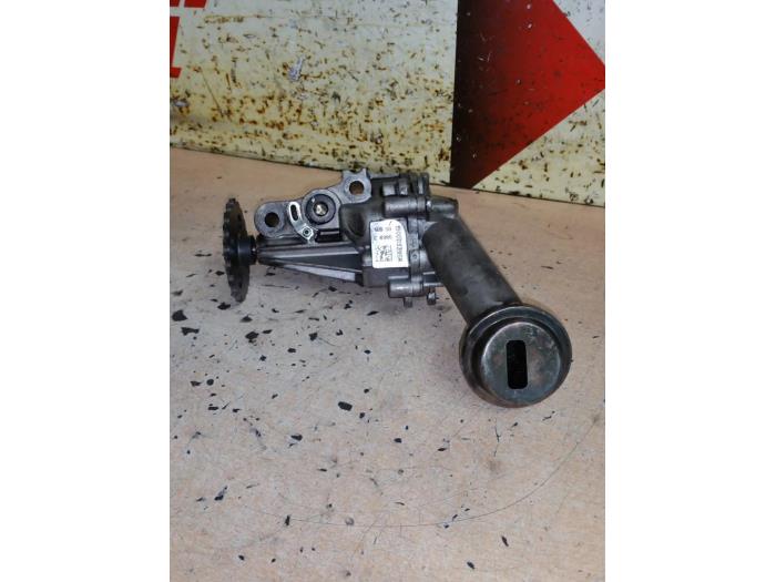 Begagnade Oljepump Mercedes A (W176) 1.5 A-160 CDI, A-160d 16V Pris € 50,00 Marginaltabell erbjuds av EU Engines & Parts BV
