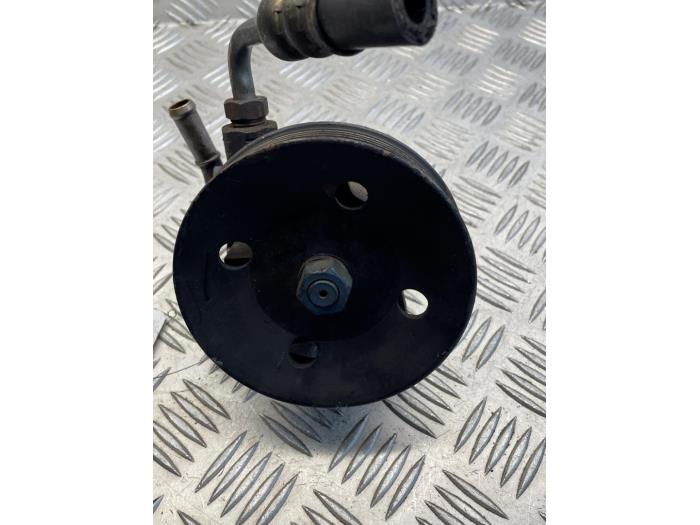 Usagé Pompe de direction Ssang Yong Musso 2.9 TD Prix € 50,00 Règlement à la marge proposé par EU Engines & Parts BV