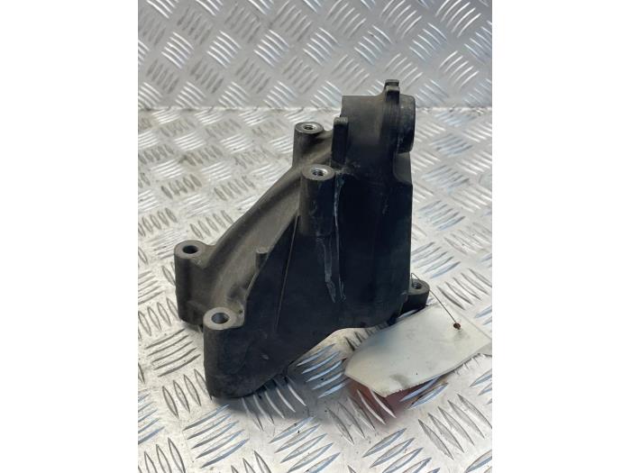 Used Engine mount Volkswagen Crafter 2.0 TDI 16V Price € 35,00 Margin scheme offered by EU Engines & Parts BV