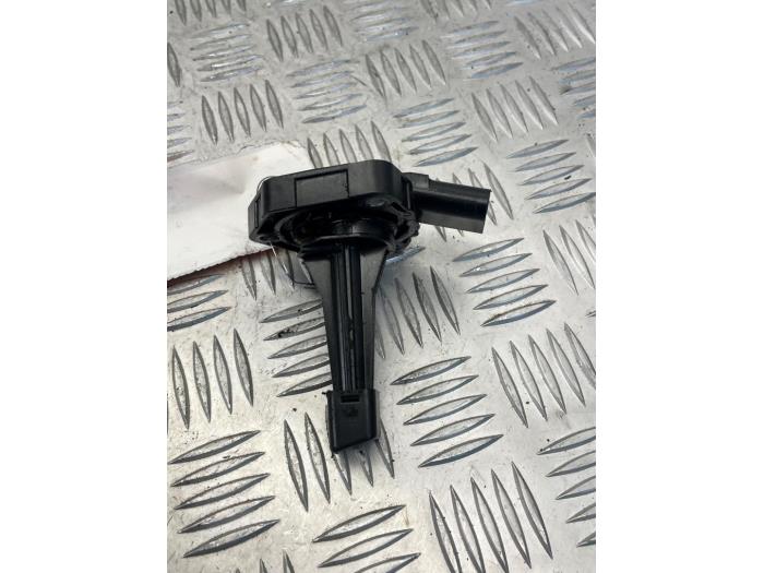 Ölstandsensor van een Volkswagen Transporter/Caravelle T5 2.0 TDI DRF 2012