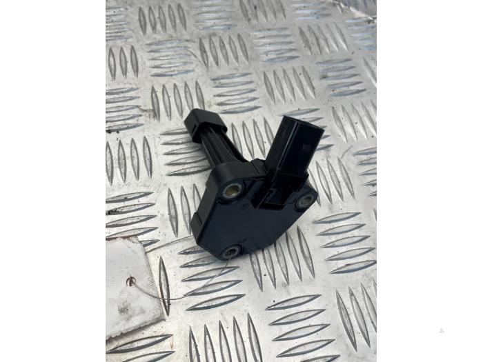 Ölstandsensor van een Volkswagen Transporter/Caravelle T5 2.0 TDI DRF 2012