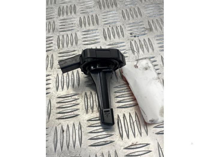 Ölstandsensor van een Volkswagen Transporter/Caravelle T5 2.0 TDI DRF 2012