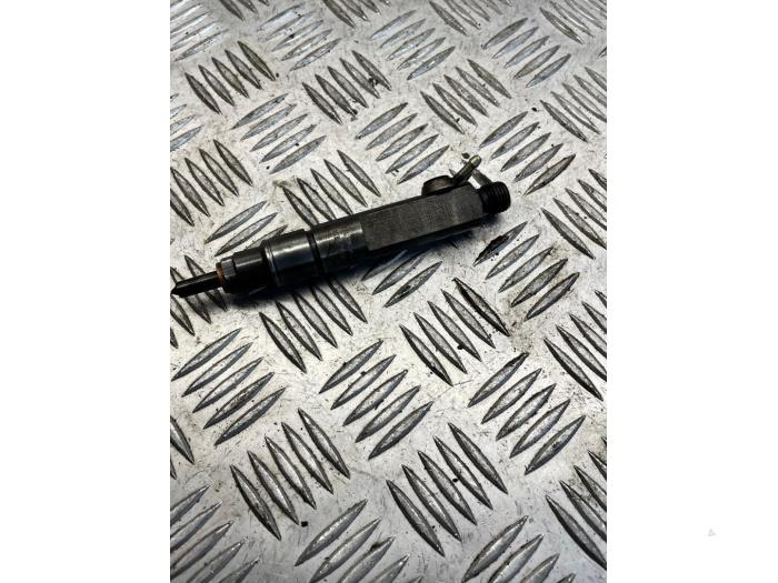 Usagé Injecteurs Volkswagen Transporter/Caravelle T4 2.5 TDI Prix € 50,00 Règlement à la marge proposé par EU Engines & Parts BV