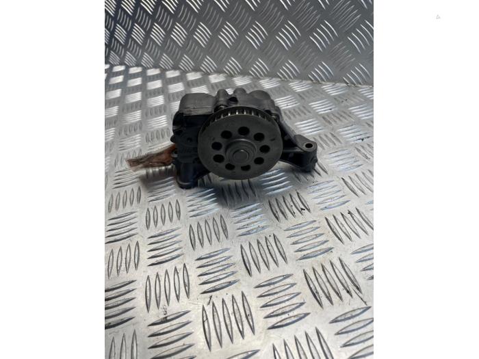 Begagnade Oljepump Volkswagen Transporter/Caravelle T5 2.0 TDI DRF 4Motion Pris € 50,00 Marginaltabell erbjuds av EU Engines & Parts BV