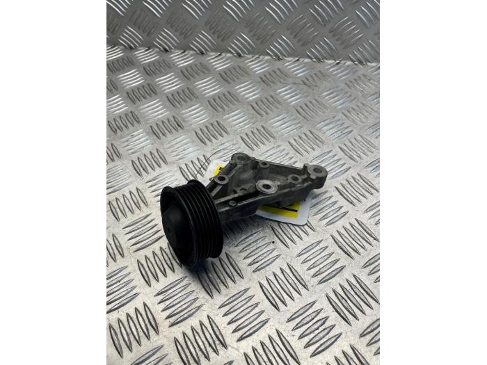 Usados Rodillo tensor correa múltiple Landrover Range Rover Sport (LS) 3.0 S TDV6 Precio € 90,00 Norma de margen ofrecido por EU Engines & Parts BV