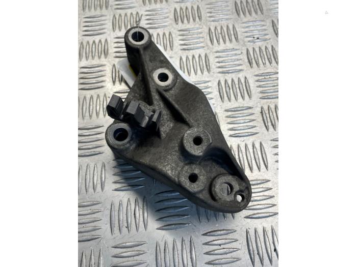 New Engine mount Renault Trafic New (FL) 2.0 dCi 16V 115 Price € 30,25 Inclusive VAT offered by EU Engines & Parts BV
