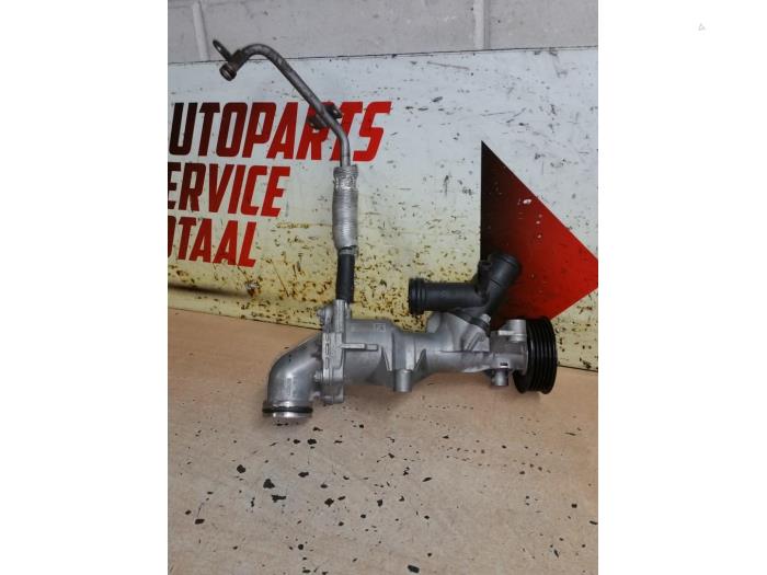 Begagnade Vattenpump Mercedes CLA (117.3) 1.6 CLA-200 16V Pris € 100,00 Marginaltabell erbjuds av EU Engines & Parts BV