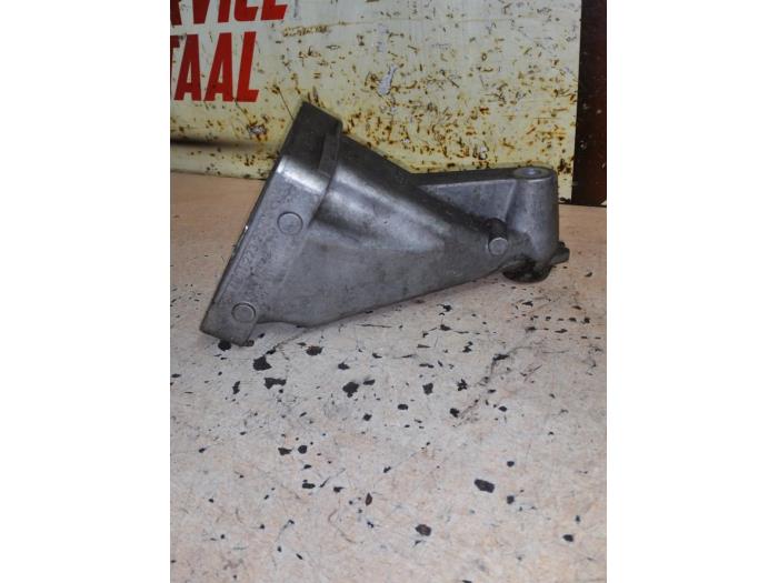 Used Engine mount Mercedes C (W203) 1.8 C-230K 16V Price € 25,00 Margin scheme offered by EU Engines & Parts BV