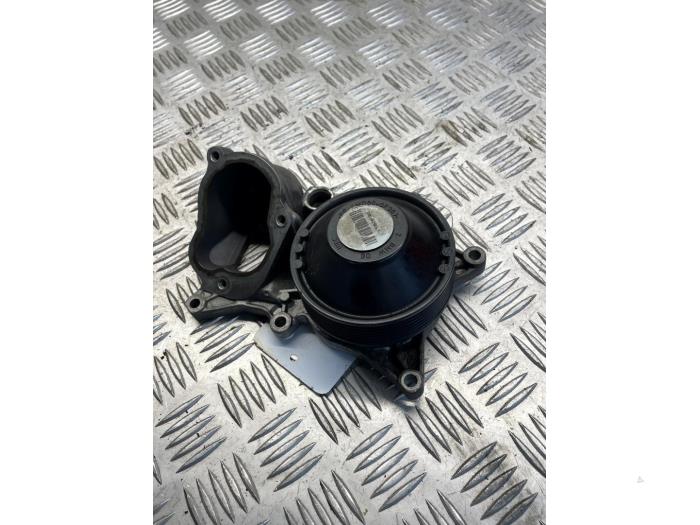 Gebrauchte Wasserpumpe BMW 5 serie (G30) 530d 3.0 TwinPower Turbo 24V Preis € 50,00 Margenregelung angeboten von EU Engines & Parts BV