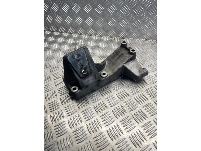 Used Engine mount Iveco New Daily IV 40C15V, 40C15V/P Price € 35,00 Margin scheme offered by EU Engines & Parts BV