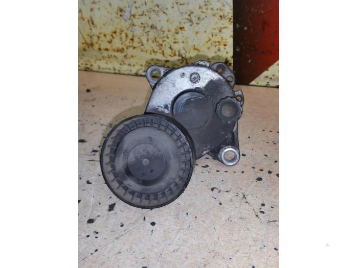 Gebrauchte Spanrolle multiriem Mercedes Vito (639.6) 2.2 110 CDI 16V Euro 5 Preis € 25,00 Margenregelung angeboten von EU Engines & Parts BV