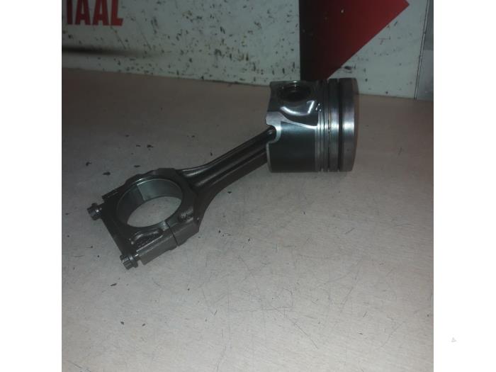 Usados Pistón Volkswagen LT II 2.5 TDi LWB Precio € 75,00 Norma de margen ofrecido por EU Engines & Parts BV