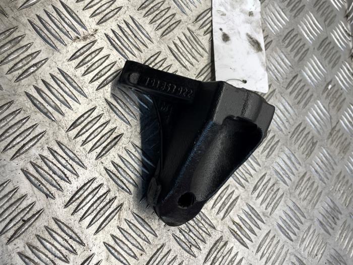 Used Engine mount Opel Vivaro A 2.0 CDTI Price € 25,00 Margin scheme offered by EU Engines & Parts BV