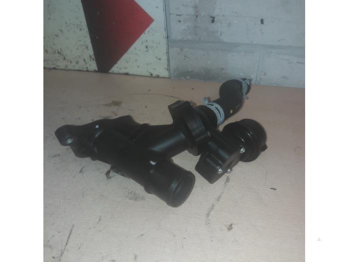 Usagé Boîtier thermostat Mercedes Vito (447.6) 1.6 111 CDI 16V Prix € 55,00 Règlement à la marge proposé par EU Engines & Parts BV