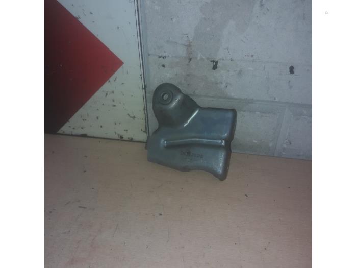 Fuel pump bracket