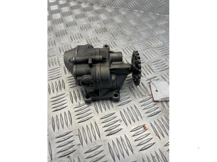 Gebrauchte Ölpumpe Mercedes C (W203) 2.0 C-200K 16V Preis € 55,00 Margenregelung angeboten von EU Engines & Parts BV