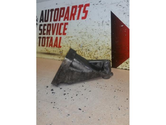 Used Engine mount Mercedes C (W203) 1.8 C-230K 16V Price € 25,00 Margin scheme offered by EU Engines & Parts BV