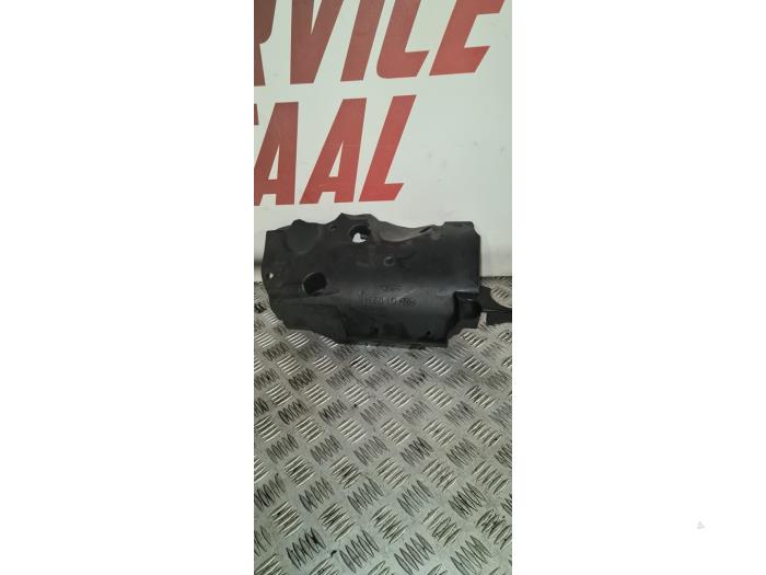 Gebrauchte Abdeckblech Motor Mercedes Vito (639.7) 3.0 122 CDI V6 24V Preis € 35,00 Margenregelung angeboten von EU Engines & Parts BV