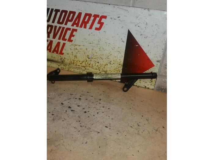 Begagnade Vattenrör Mercedes C (W204) 1.8 C-180 CGI 16V Pris € 30,00 Marginaltabell erbjuds av EU Engines & Parts BV