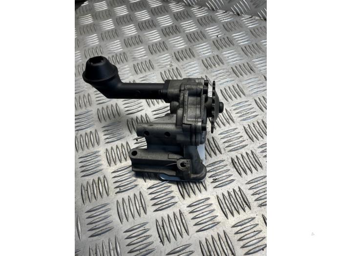 Gebrauchte Ölpumpe Volkswagen Passat (3C2) 1.9 TDI Preis € 50,00 Margenregelung angeboten von EU Engines & Parts BV