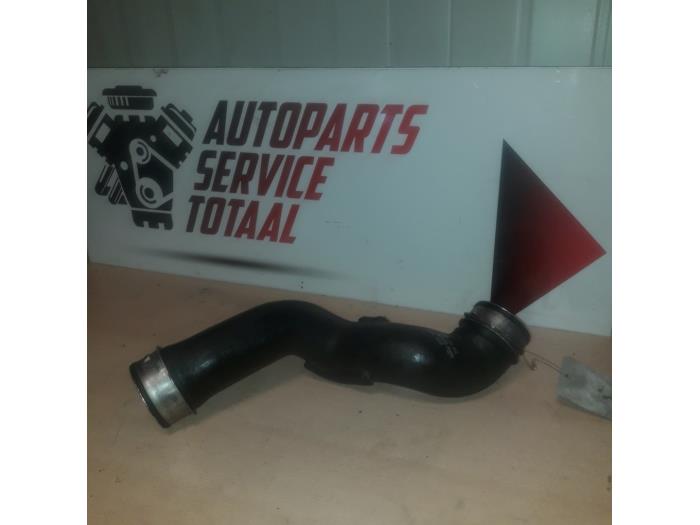 Gebrauchte Intercooler Schlauch Mercedes Sprinter 3,5t (906.73) 310 CDI 16V Preis € 25,00 Margenregelung angeboten von EU Engines & Parts BV
