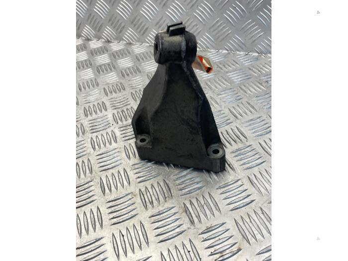 Used Engine mount Mercedes Sprinter 3,5t (906.63) 210 CDI 16V Euro 5 Price € 30,00 Margin scheme offered by EU Engines & Parts BV