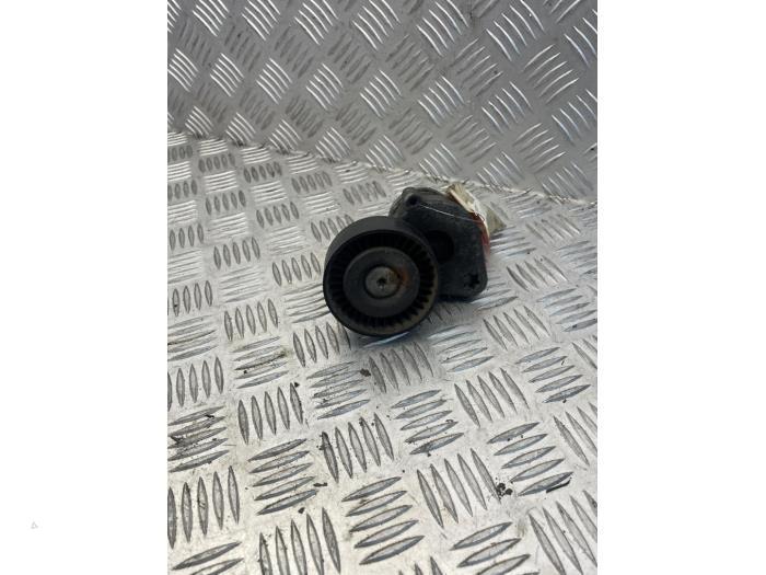 Usados Rodillo tensor correa múltiple Mercedes C (W204) 2.2 C-180 CDI 16V BlueEFFICIENCY Precio € 25,00 Norma de margen ofrecido por EU Engines & Parts BV