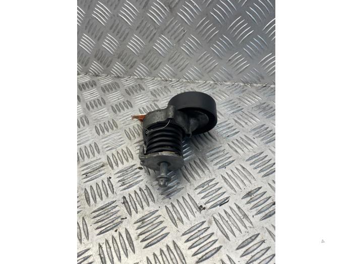 Usados Rodillo tensor correa múltiple Mercedes C Estate (S204) 1.6 C-180K 16V BlueEfficiency Precio € 25,00 Norma de margen ofrecido por EU Engines & Parts BV