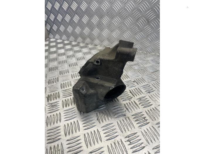Used Engine mount Mercedes E (W211) 2.2 E-220 CDI 16V Price € 25,00 Margin scheme offered by EU Engines & Parts BV