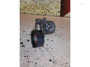 Spanrolle multiriem van een Mercedes-Benz Sprinter 3,5t (906.63) 213 CDI 16V 2009